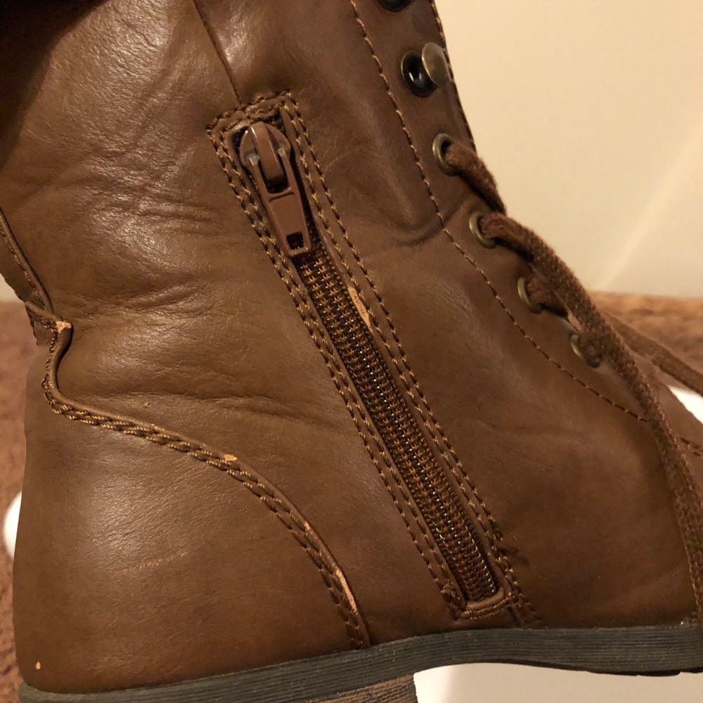 Boots - Picture 6 of 8